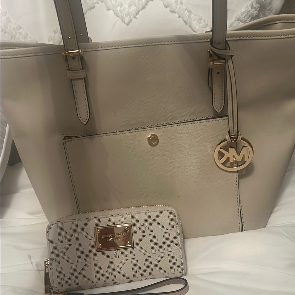 Michael Kors Cream Tote Bag with Gold Hardware